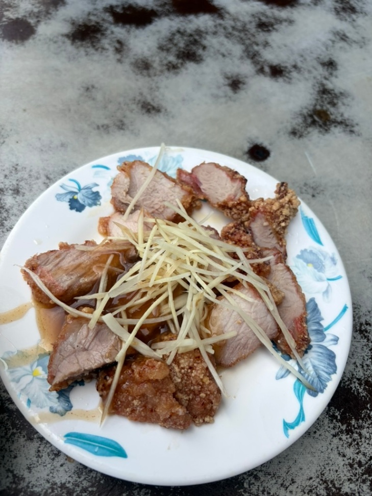 「酥炸紅焼肉」（チャーシュー揚げ）（小）70台湾ドル（約350円）