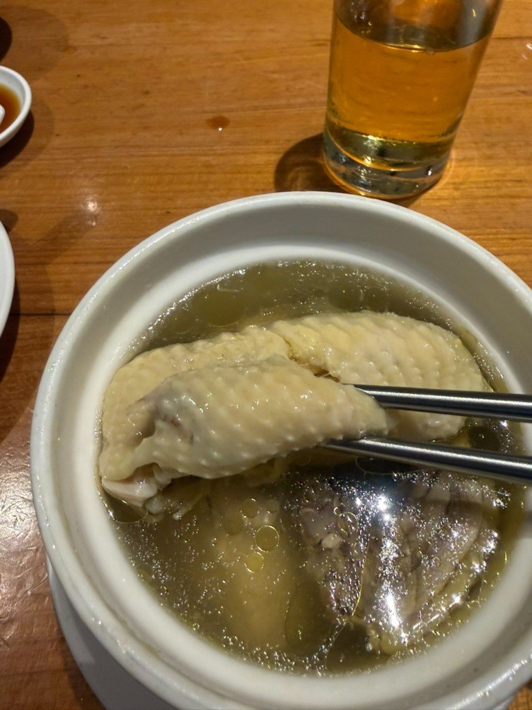 鼎泰豊の8時間煮込んだ鶏肉蒸しスープ