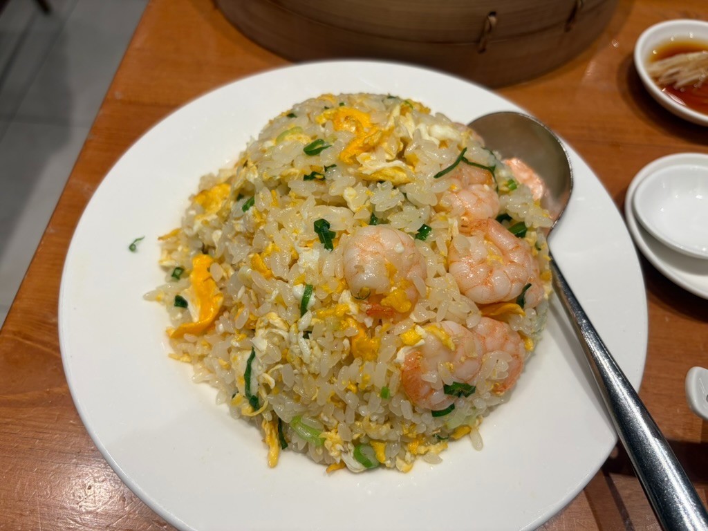 鼎泰豊のえびチャーハン・えびがプリプリ