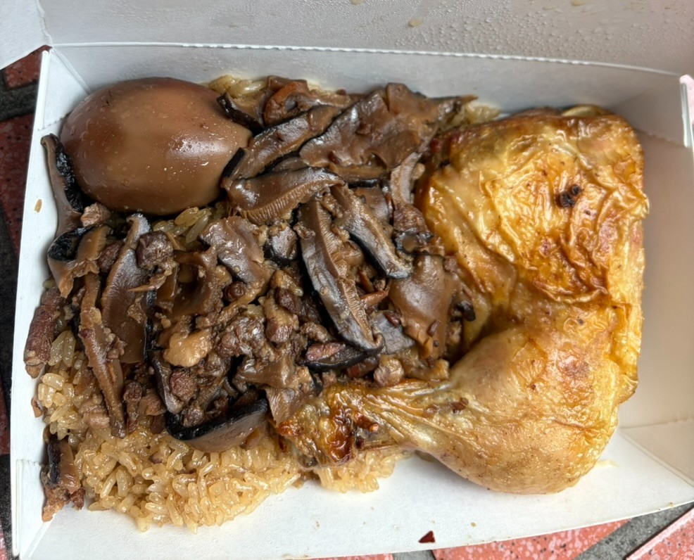 林合発油飯店のAセット・おこわと鶏もも肉