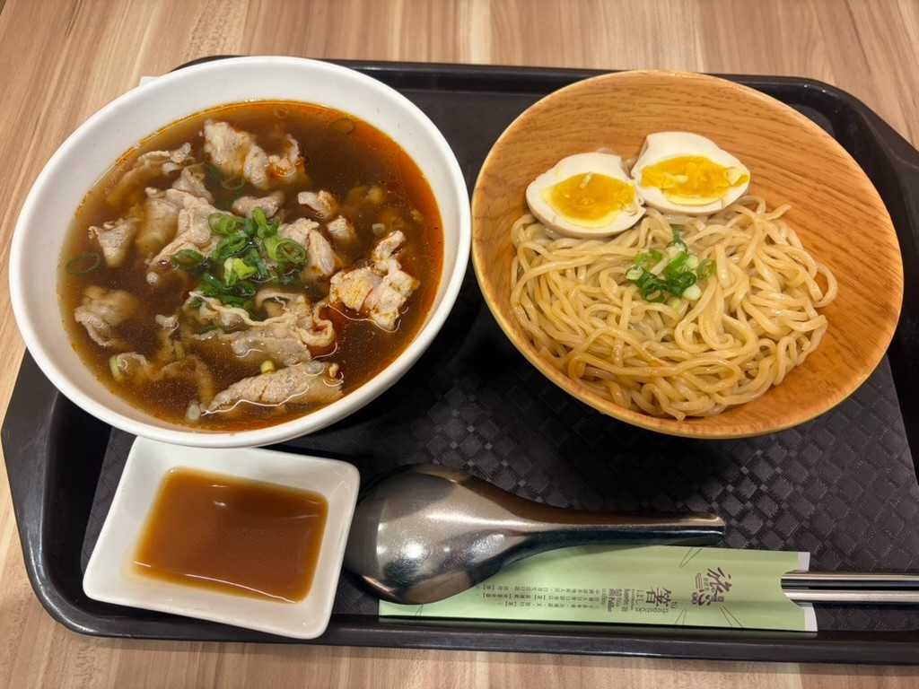 大師兄銷魂麺舗の麻辣牛肉片セット・桃園空港で味わう牛肉スープと銷魂麺