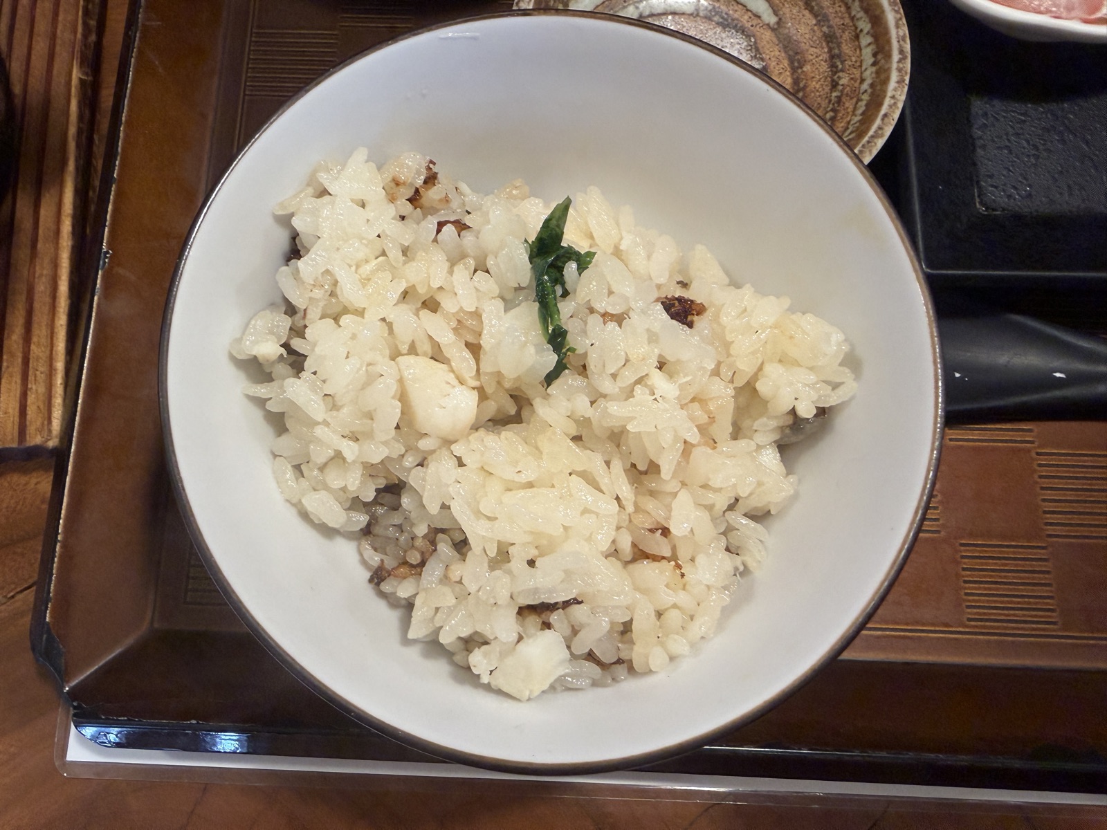 秋嘉の松山鯛めしを混ぜたところ。底にできた香ばしいおこげ
