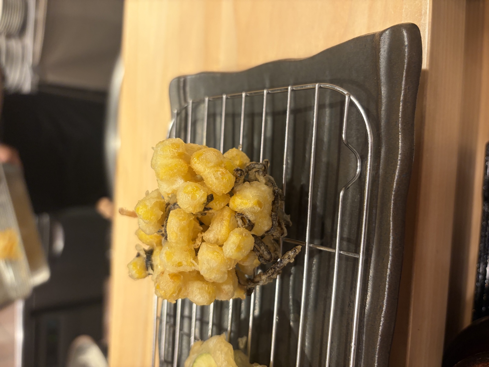 道後天ぷらご天のとうもろこしと塩昆布のかき揚げ