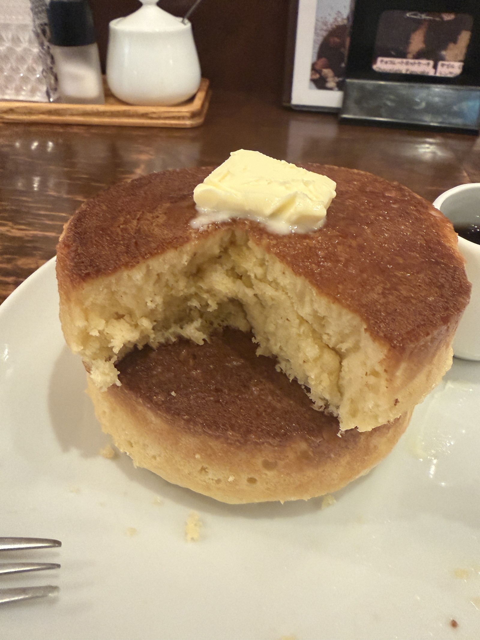 切り分けたホットケーキの断面。中がふわふわ